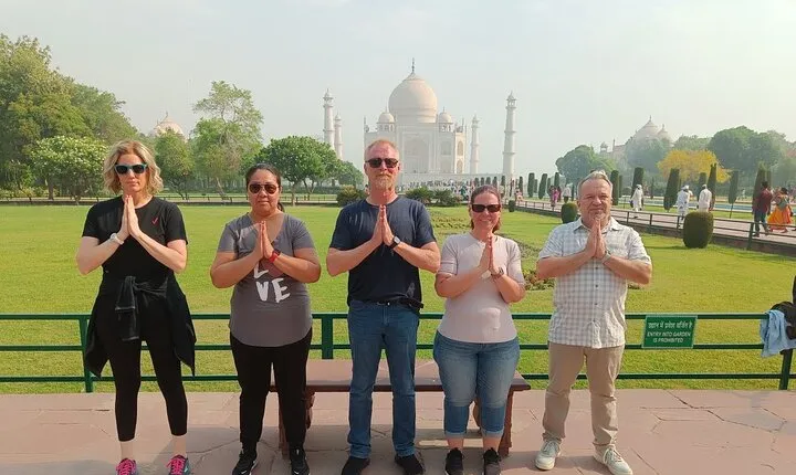 Luxury Taj Mahal Tour By Luxury Car From Delhi With 5 Star Lunch