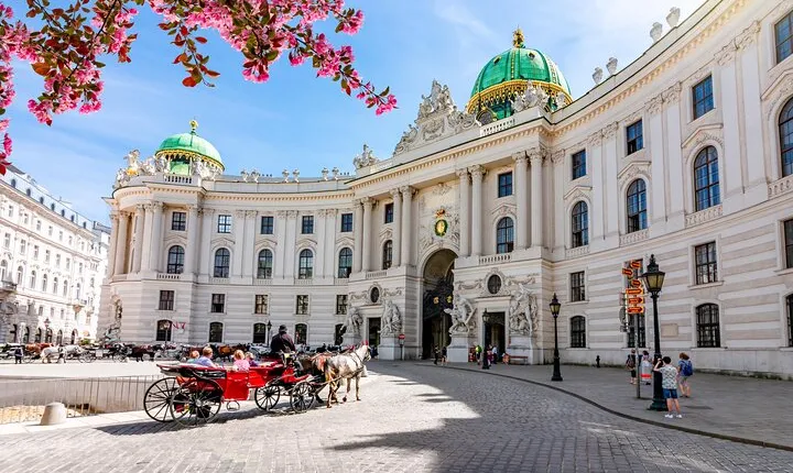 Skip-the-Line Empress Sisi Museum, Hofburg & Gardens Tour