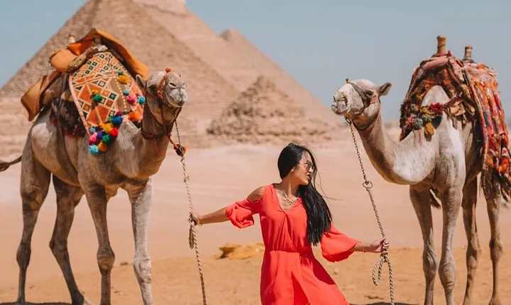 2-Hours Camel Ride around Giza Pyramids