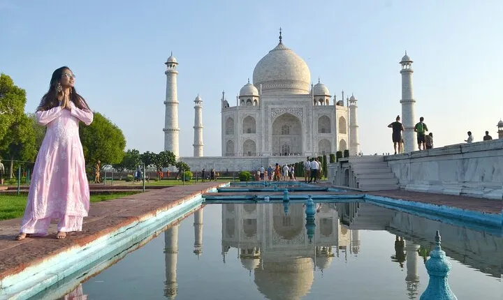 Majestic Tour To Taj Mahal