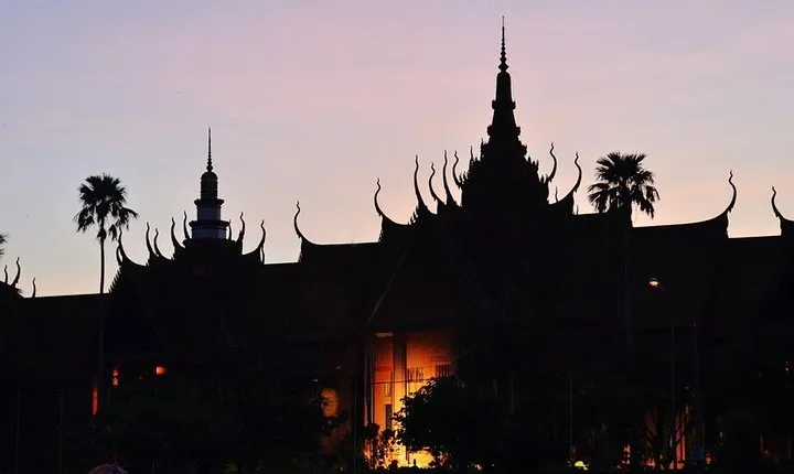 Phnom Penh Night Photo walk with Cambodia Photo Tours