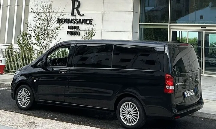 Transfer in Cascais to Lisbon Airport