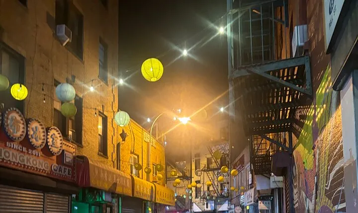 Cheers to Chinatown Tour and Bar Crawl