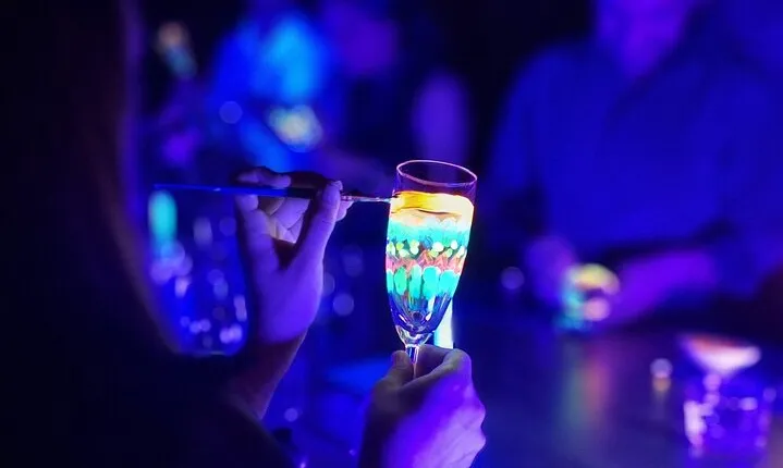 Barcelona Cocktail Class Workshop, Shake Cook & Paint 3 Cocktails