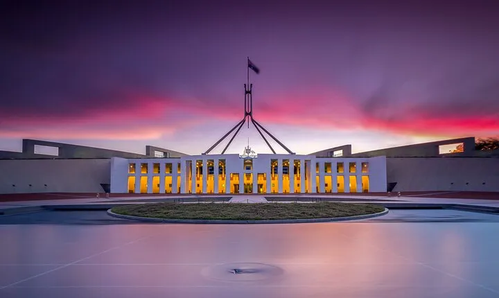 Discover Pearls of Canberra - Private Walking Tour