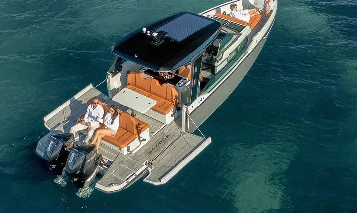 Paros-Antiparos Private Cruise on a Luxurious Saxdor 320