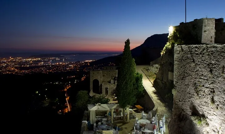 Sunset Klis Fortress Tour From Split with Sightseeing bus