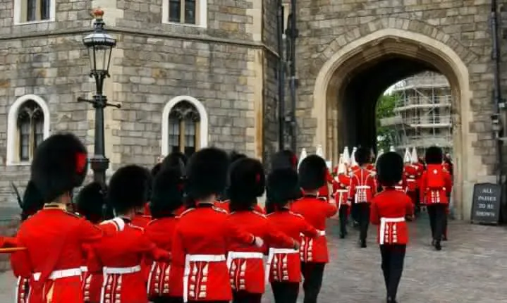 Windsor Castle Tour from London with Transportation & Audio Guide