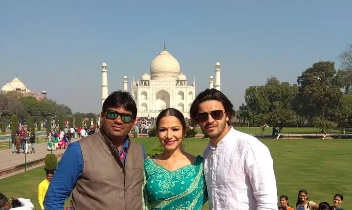Taj Mahal Sunrise Tour With Agra Fort and Fatehpur Sikri
