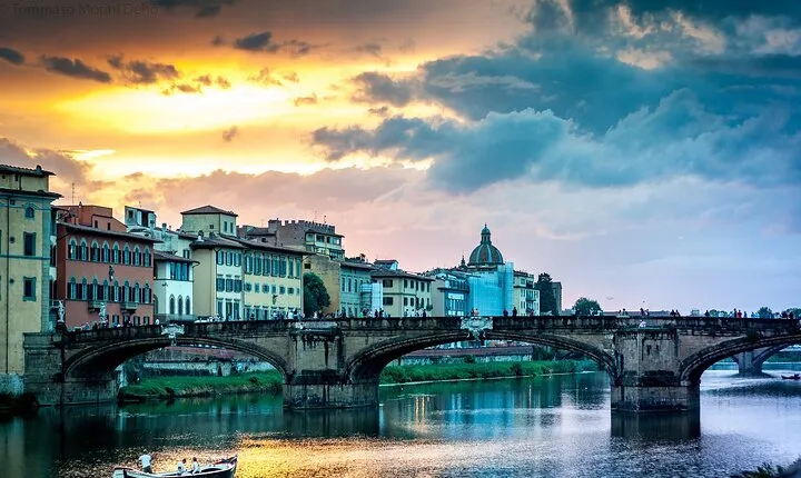 Florence sunset boat cruise with aperitivo
