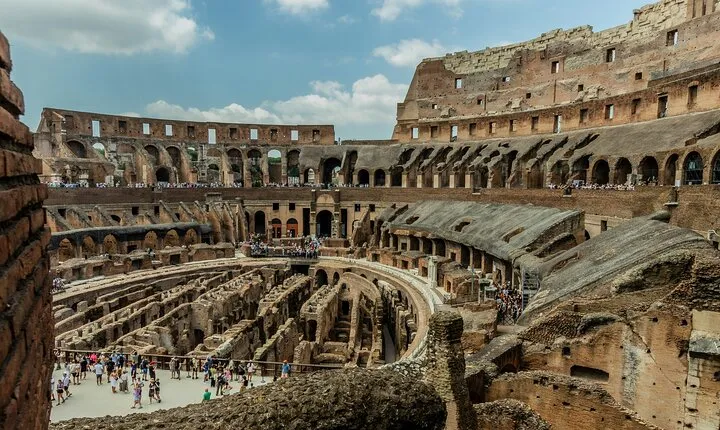 Ancient Rome Private Tour: Colosseum, Palatine Hill & Roman Forum