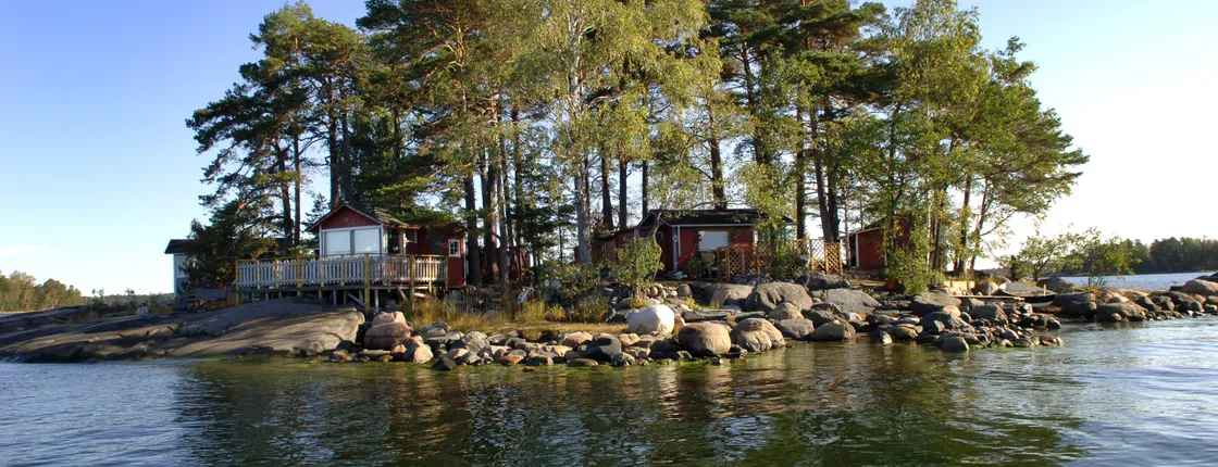 RIB boat experience in the Helsinki archipelago