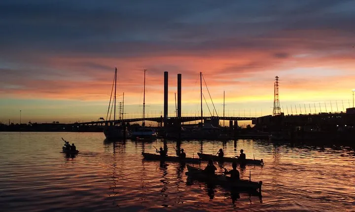 Melbourne Sunset Kayaking Experience with Dinner