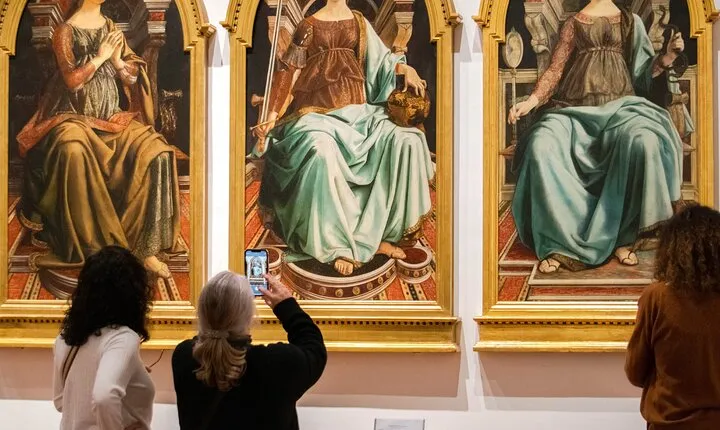 Uffizi Gallery Small Group Guided Tour with Tickets