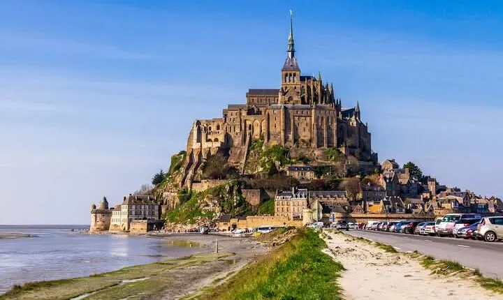 Paris to Mont-Saint-Michel: Full Day Round-Trip Transfer