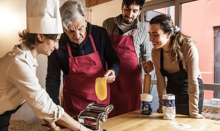 Fresh Homemade Pasta and Tiramisu Cooking Class in Milan
