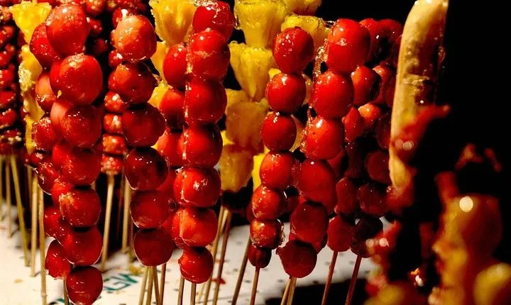 Snacks Exploration Private Tour through Local Hutongs