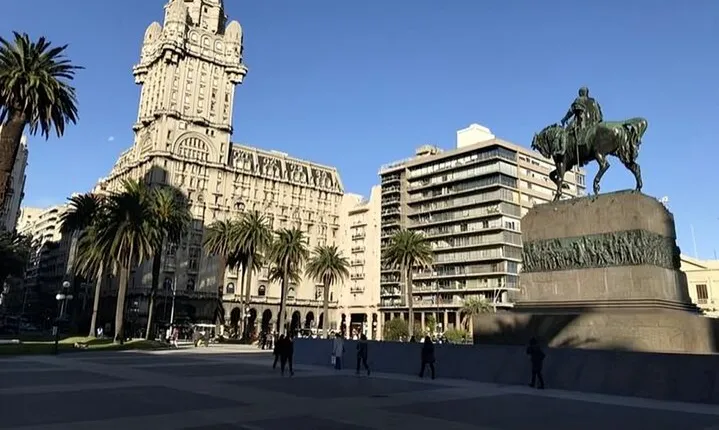 Montevideo Highlights Walking Tour with a Guide