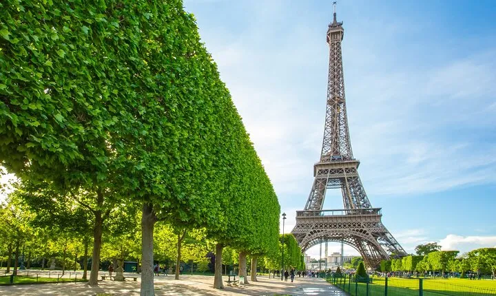Eiffel Tower Access up to the 2nd Floor with Seine River Cruise