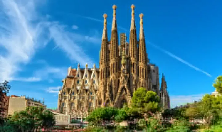 Sagrada Familia Guided Tour with Skip The Line Access