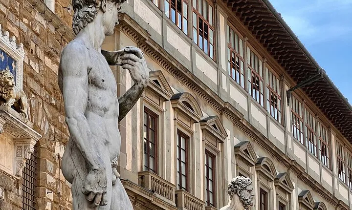 Combo Privado : Accademia, paseo por la ciudad y Galeria Uffizi