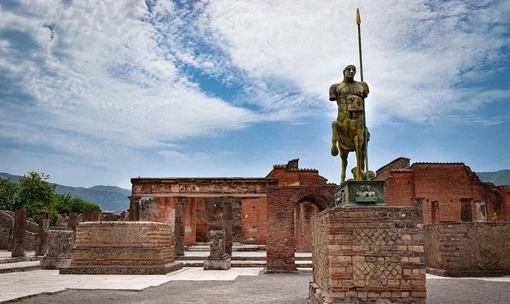 Pompeii Private Tour From Rome with Guide and Entrance tickets