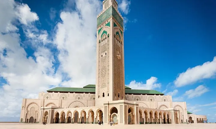 Casablanca Guided Tour with professional guide and lux vehicle