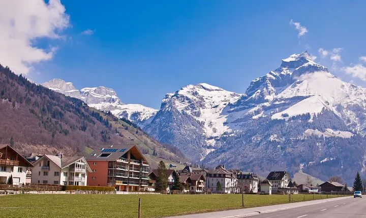 Lucerne: Private Day Trip to Engelberg, Mount Titlis & Interlaken