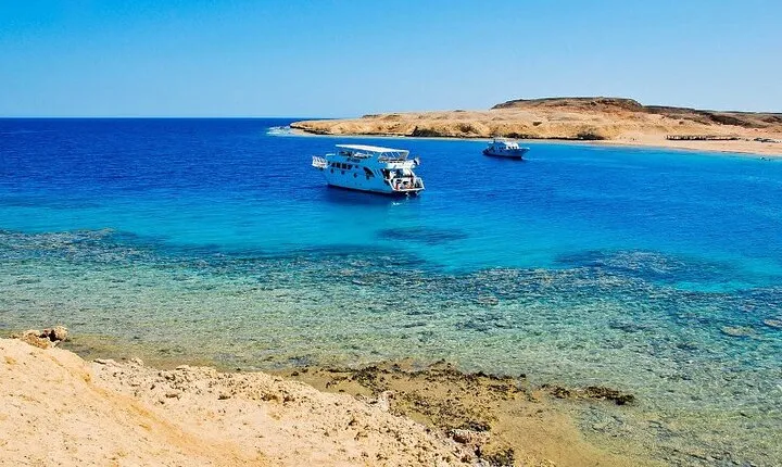 Ras Mohammed and White Island by boat from Dahab