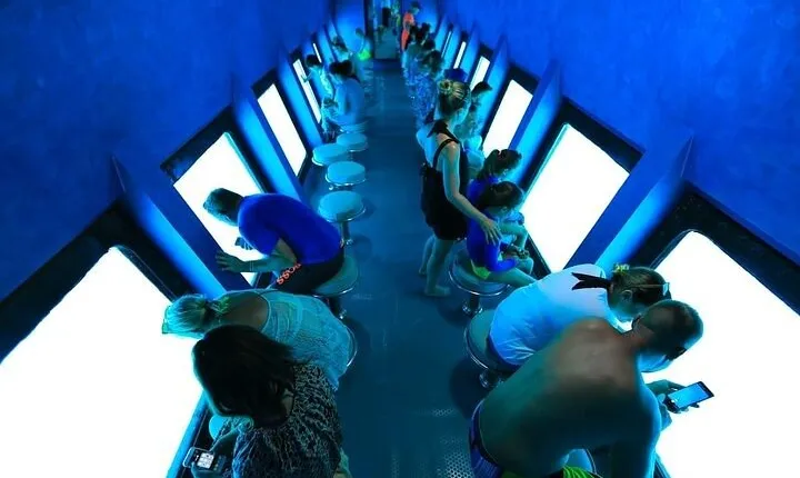 2 Hours Catamaran and Semi Submarine with Snorkeling in Hurghada
