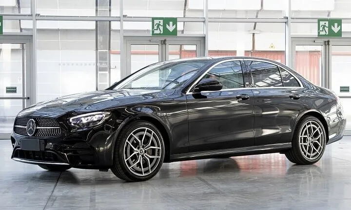 Arrival Private Transfer Luxury Car LIN airport to Milan