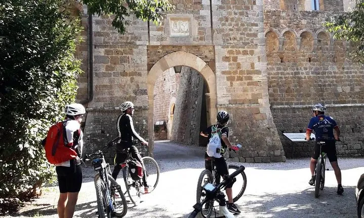 3-Hours Bike Tour and Tuscan Products Barlettaia Trail