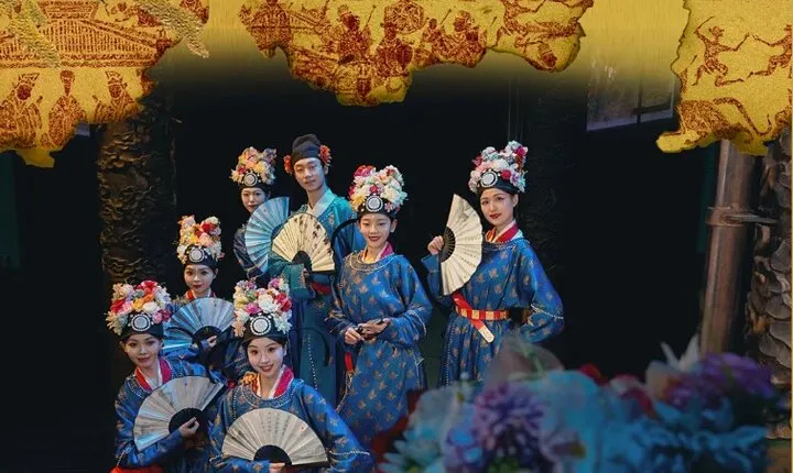 Chinese tradional dancing show with sichuan banquet feast
