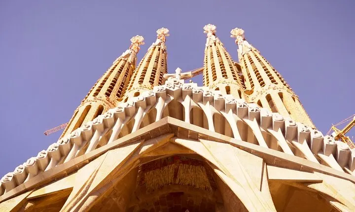 Barcelona: Sagrada Familia Skip-the-Line Guided Tour & Tickets