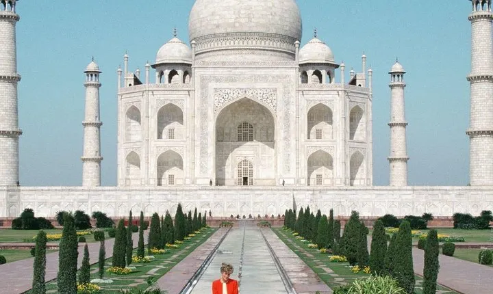 One day Taj mahal tour - Luxury hotel 1 night and Breakfast - Cab - Guide