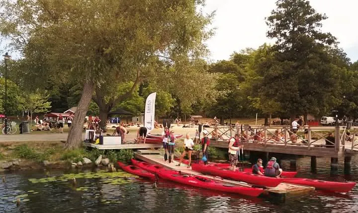 2 Hour Guided Kayak Trip in Central Stockholm