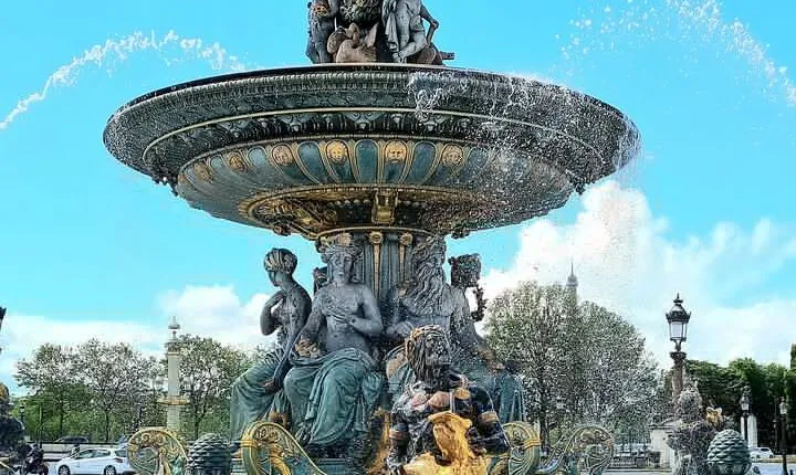 Drawing workshop/creative notebook & cultural walk in the Tuileries