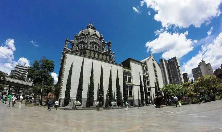 Medellin Historical and Food Tour with Fernando Botero´s Plaza