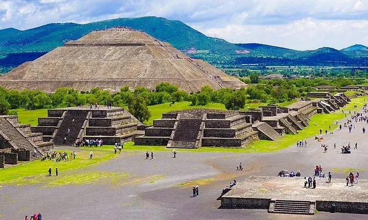 1-day excursion to Mexico City and Pyramids of Teotihuacán
