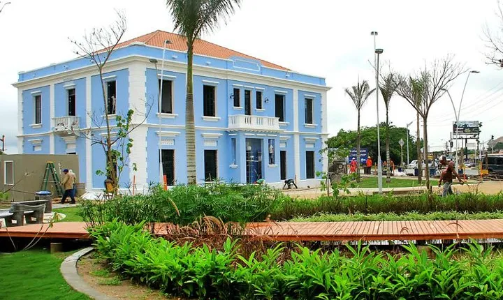 The center: Charm, Culture and Flavors