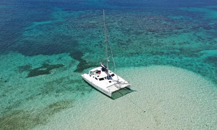 Roatan: Catamaran Cruise Tours & Charter's