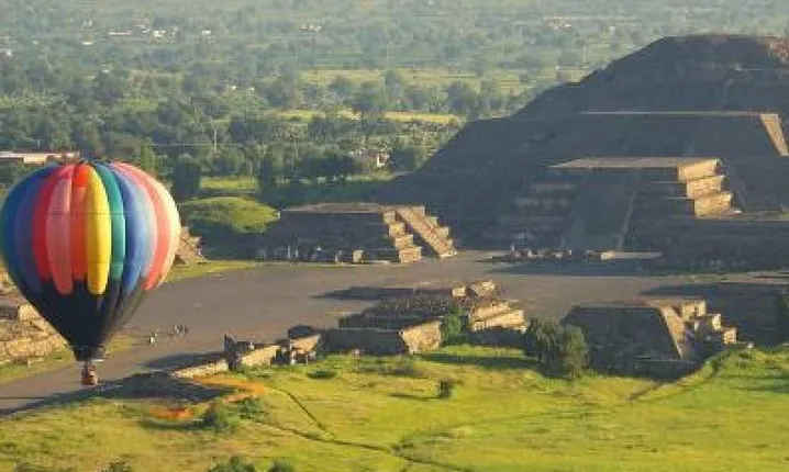 Hot Air Balloon over the Pyramids with private transportation