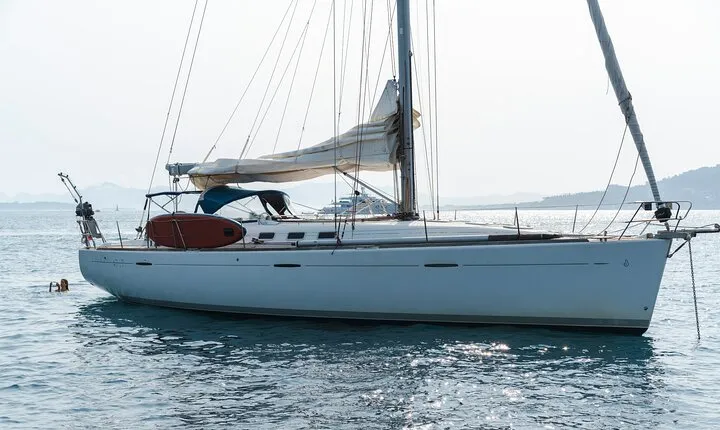 Private cruise to Cap d'Antibes and the Lérins Islands by sailboat