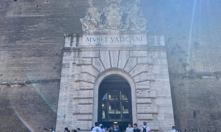 Vatican, Sistine Chapel & St.Peter's Basilica Semi Private Tour