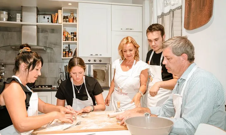 Cesarine: Small group Pasta and Tiramisu class in Lake Garda