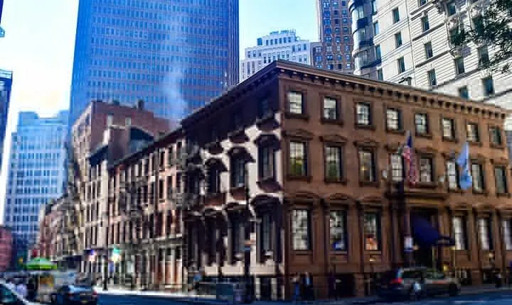 Interactive Scavenger Hunt in Manhattan's Secrets