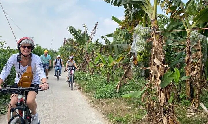 Hanoi City Bike Tour through Banana Island & Food Tasting