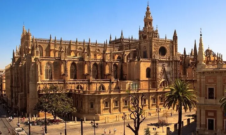 Seville Cathedral and Giralda Tour with Official Guide