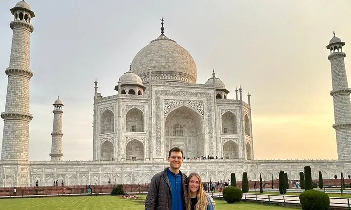 From Delhi: Taj Mahal Sunrise Tour by Car