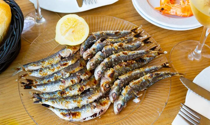 Malaga Food Tour: Tapas, Drinks and Delights with a Local